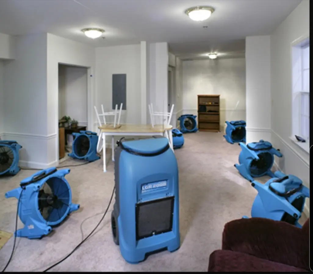 Air movers and dehumidifier setup for Water Extraction & Removal in Kingstowne
